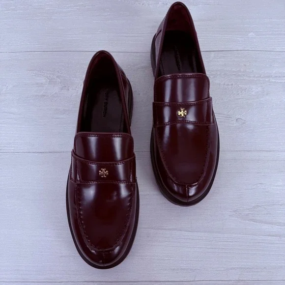 Tory Burch Classic Lug Sole Loafers Size‎ 8.5 Plum Burgundy Leather Academia NEW